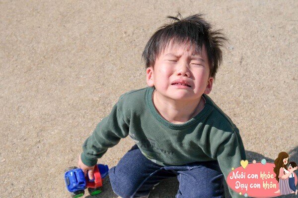 Trẻ bướng bỉnh cần được bố mẹ nuôi dưỡng đúng hướng.