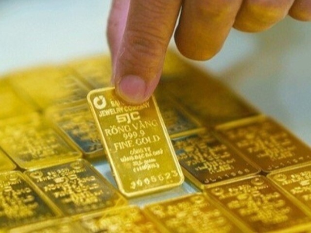 Giá vàng miếng SJC và vàng nhẫn vọt lên mức cao nhất trong tuần