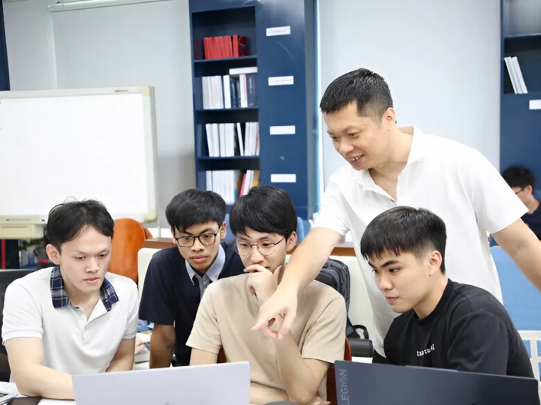 5 ngành học ở Việt Nam dễ xin việc, AI không thể thay thế, amp;#34;khátamp;#34; nhân lực chất lượng cao, mức lương hậu hĩnh - 5