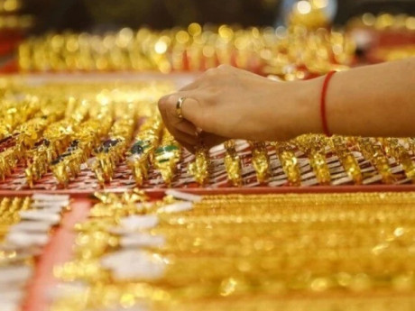 Chốt giá vàng hôm nay ngày 15/4 diễn biến rất lạ