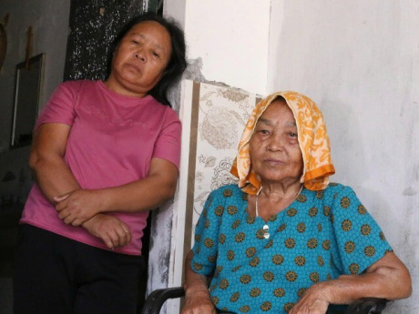 Xóm chạy thận quay quắt trong nắng nóng hơn 40 độ C