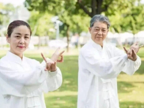 Qua tuổi 60, hãy "lười" 3 việc để kéo dài tuổi thọ