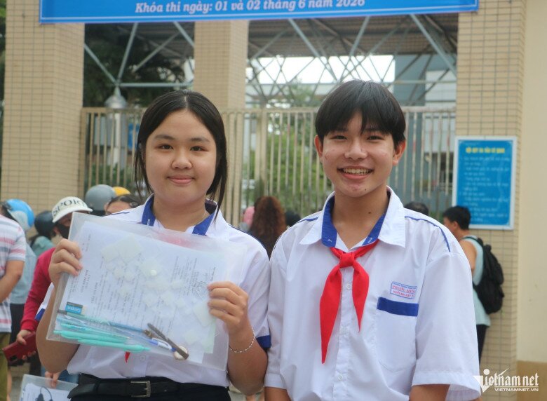 Hoàn thành thi Tiếng Anh trong 15-30 phút, thí sinh TPHCM tự tin đợi điểm 9-10 - 14