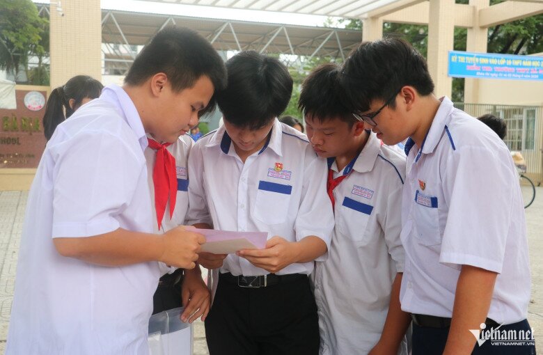 Hoàn thành thi Tiếng Anh trong 15-30 phút, thí sinh TPHCM tự tin đợi điểm 9-10 - 15
