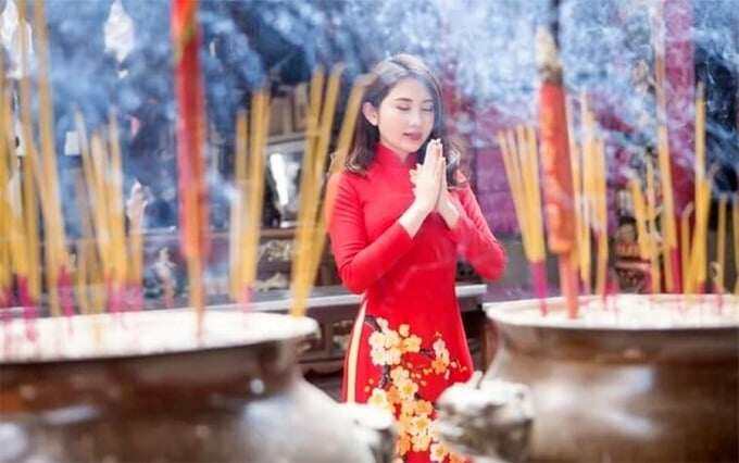 Khung giờ đẹp thắp hương ngày mai - mùng 1 tháng 4 năm Bính Ngọ, 3 việc cần làm ngay để may mắn cả tháng - 3
