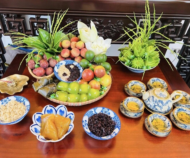 Khung giờ đẹp thắp hương ngày mai - Tết Đoan Ngọ 5/5 âm lịch, 4 thứ không thể thiếu trên bàn thờ để đón phước lộc - 1