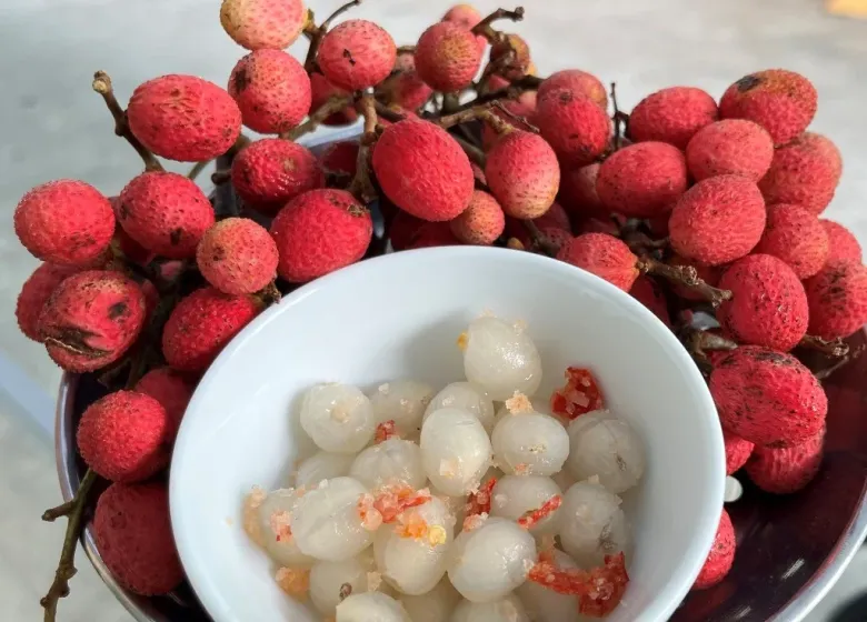 Loại quả xưa chín rụng đầy gốc, nay thành đặc sản mùa hè có vị chua ngọt hấp dẫn, dân thành phố ưa chuộng - 3