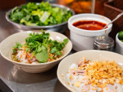 Lifestyle - Foodtour Hà Nội kỳ nghỉ lễ, thưởng thức 5 món phở "phiên bản lạ" ngon miệng