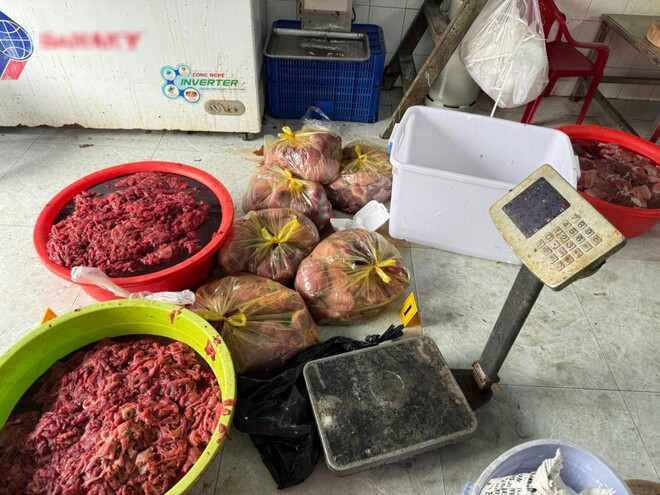 Ngâm thịt lợn vào hóa chất để amp;#34;biếnamp;#34; thành thịt bò, đã bán ra thị trường hơn 65 tấn - 2