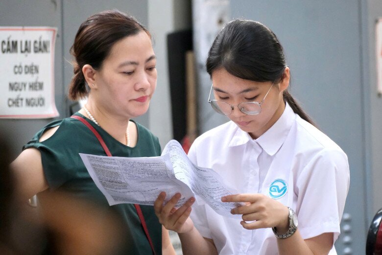 Hơn 124.000 sĩ tử Hà Nội bước vào amp;#34;cuộc đuaamp;#34; giành suất vào lớp 10: Những khoảnh khắc ấn tượng trước giờ G - 7