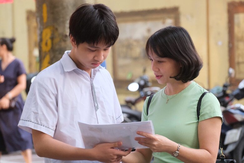 Hơn 124.000 sĩ tử Hà Nội bước vào amp;#34;cuộc đuaamp;#34; giành suất vào lớp 10: Những khoảnh khắc ấn tượng trước giờ G - 8