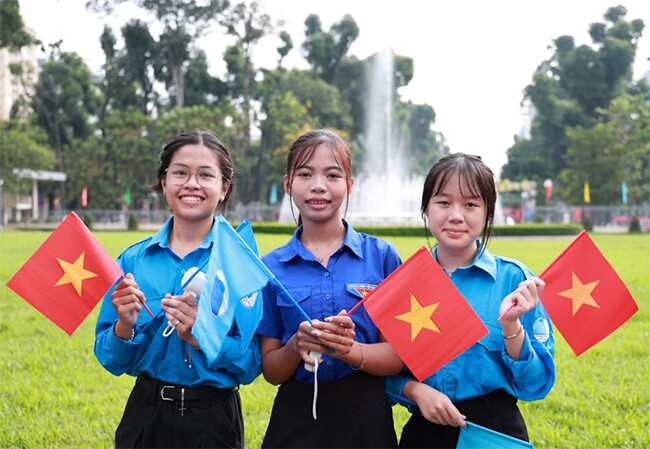 img src/upload/2-2026/images/thuyhb/trung-tam-tphcm-trong-thoi-khac-tron-51-nam-thong-nhat-dat-nuoc-untitled-9-1777527034-352-width650height415.jpg /