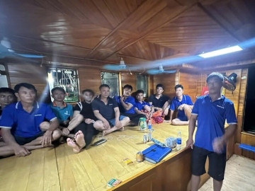 Thuyền trưởng kể lại 30 phút sinh tử khi 10 người trôi dạt trên biển