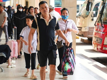 Bến xe Hà Nội đông nghịt khách trước kỳ nghỉ lễ 30/4