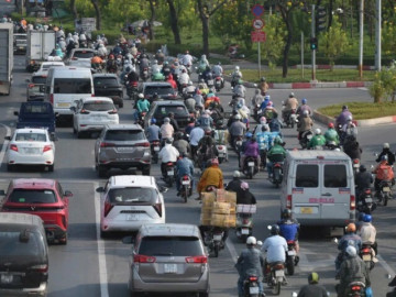 Cửa ngõ phía Tây TPHCM đang ùn ứ, các xe di chuyển rất chậm