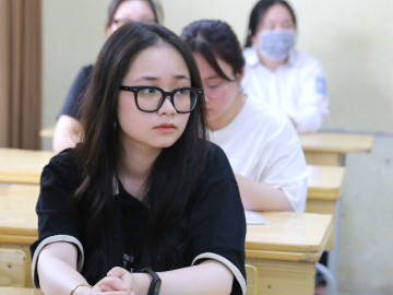 Hình ảnh thí sinh TPHCM hồi hộp làm thủ tục dự thi lớp 10: Kỳ thi quy mô lớn chưa từng có
