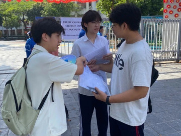 Sáng nay, hơn 5.100 thí sinh bước vào cuộc đua giành 630 suất vào Chuyên Ngoại ngữ
