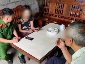 Đôi vợ chồng mời hàng xóm tham gia hợp đồng kỳ nghỉ để tiền đẻ ra tiền
