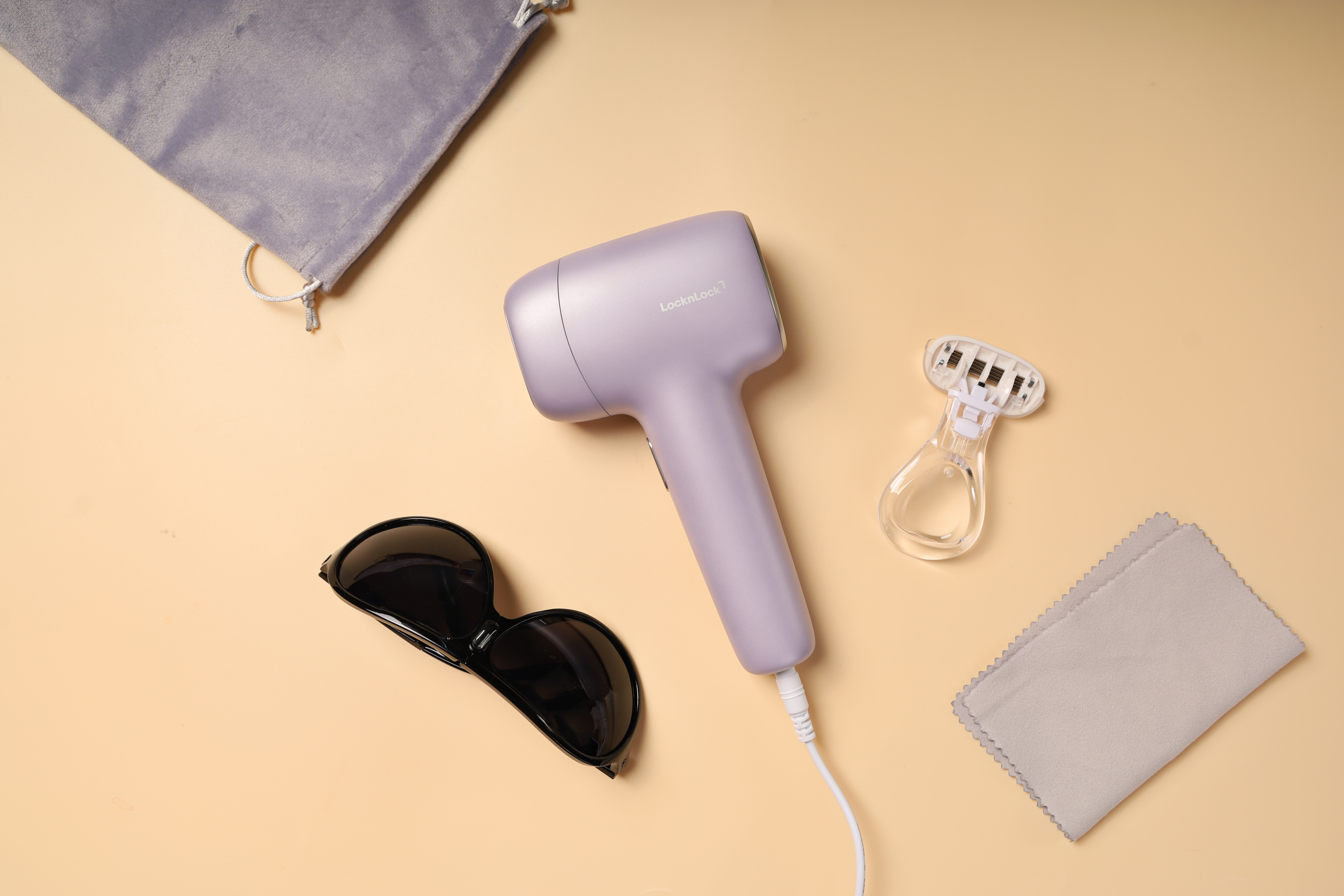 Máy triệt lông IPL LocknLock với 9 mức cường độ