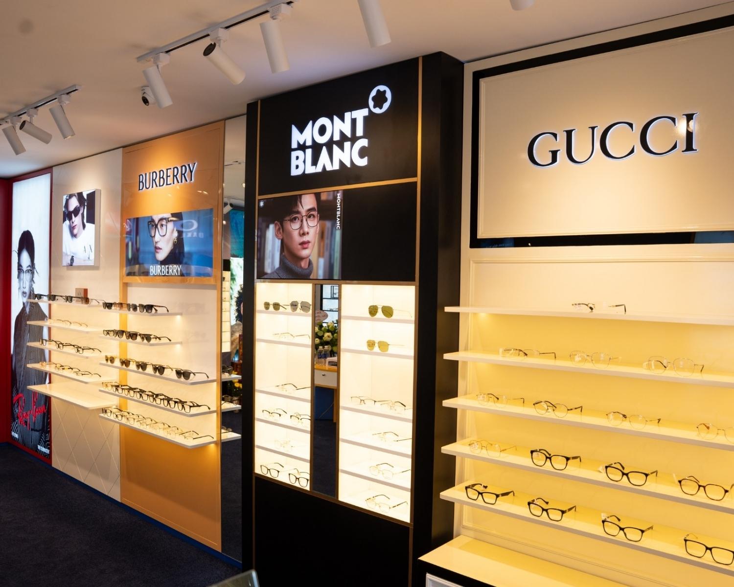 Tất cả các dòng mắt kính hàng hiệu ở đây đều có giá cả minh bạch, xuất xứ rõ ràng giúp xóa bỏ rào cản về sản phẩm không nguồn gốc