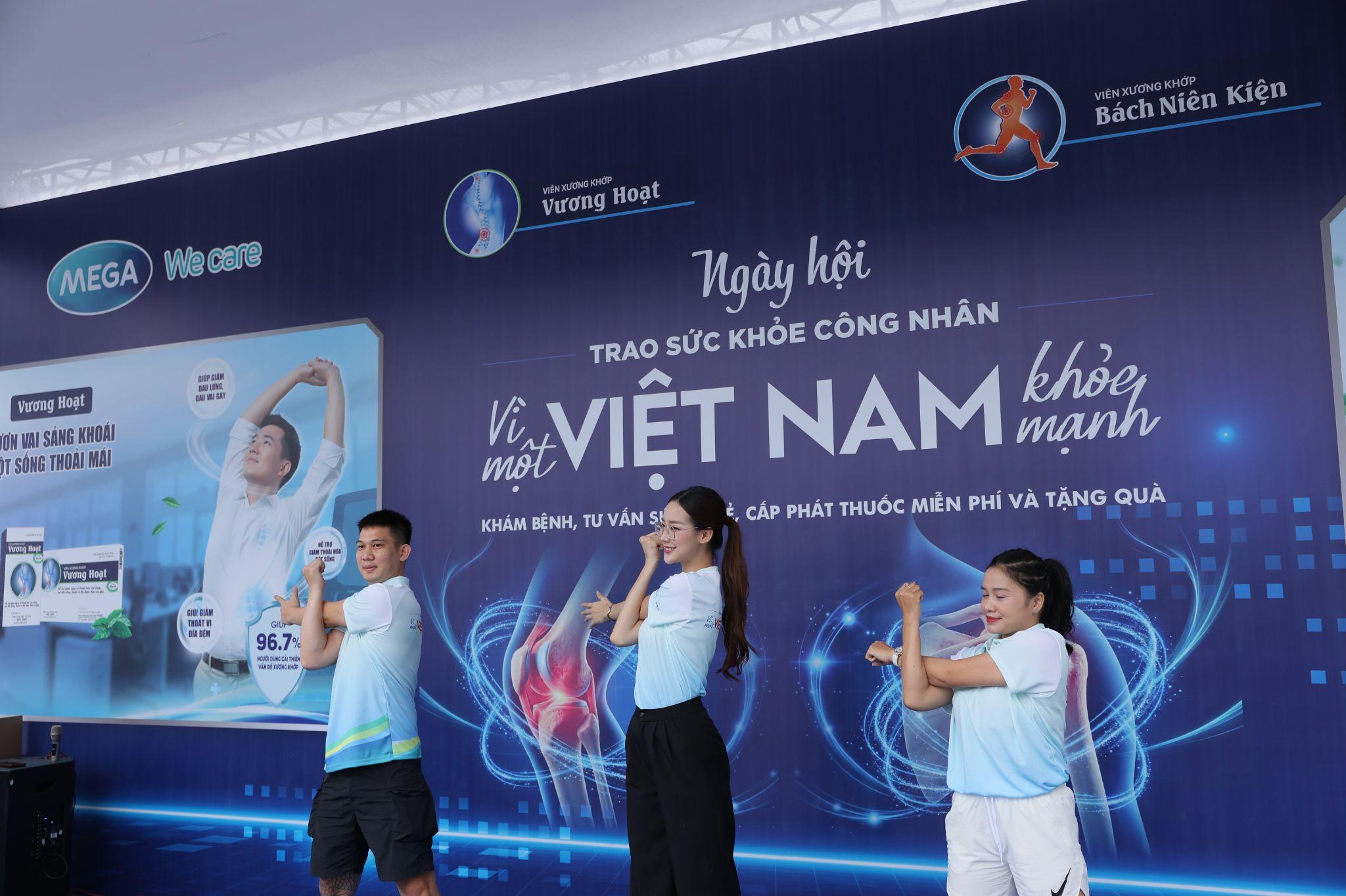 Hoa hậu Bảo Ngọc tham gia trải nghiệm các hoạt động tại booth