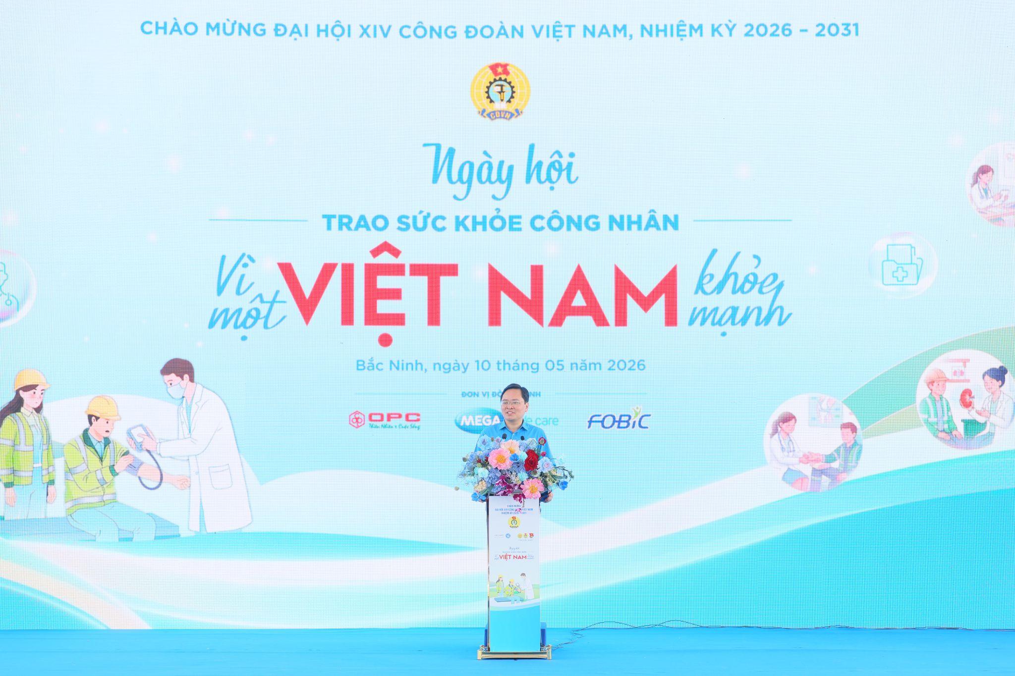 Chủ tịch Tổng Liên đoàn Lao động Việt Nam - đồng chí Nguyễn Anh Tuấn phát biểu tại ngày hội Trao sức khỏe công nhân - Vì một Việt Nam khỏe mạnh