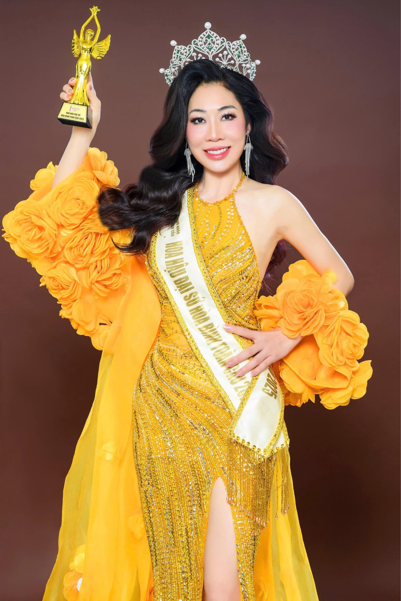 Thần thái rạng rỡ của Hoa hậu Lại Thị Thu Hà