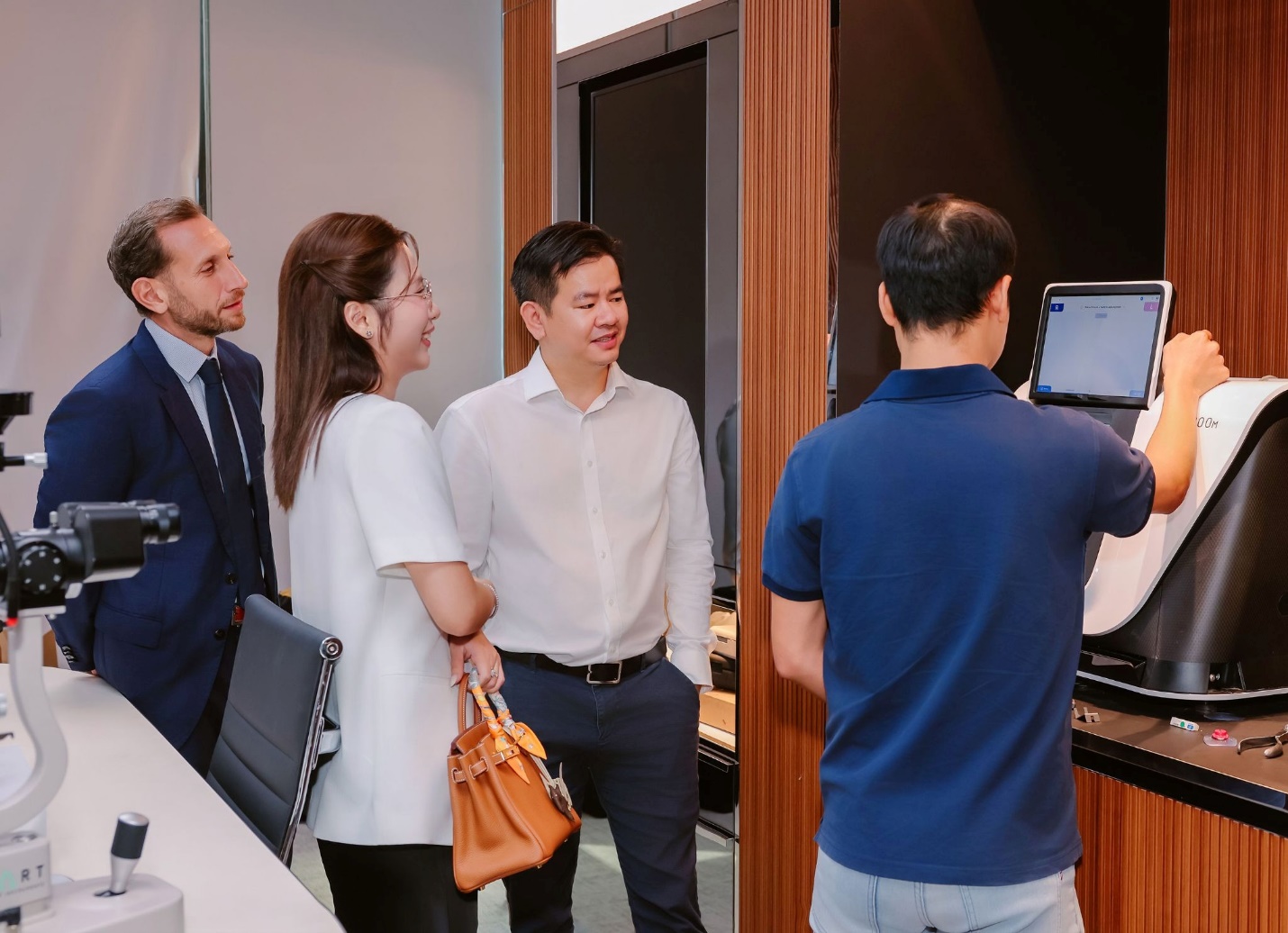 Nhiều giải pháp về kính mắt đã được chia sẻ trong buổi lễ 