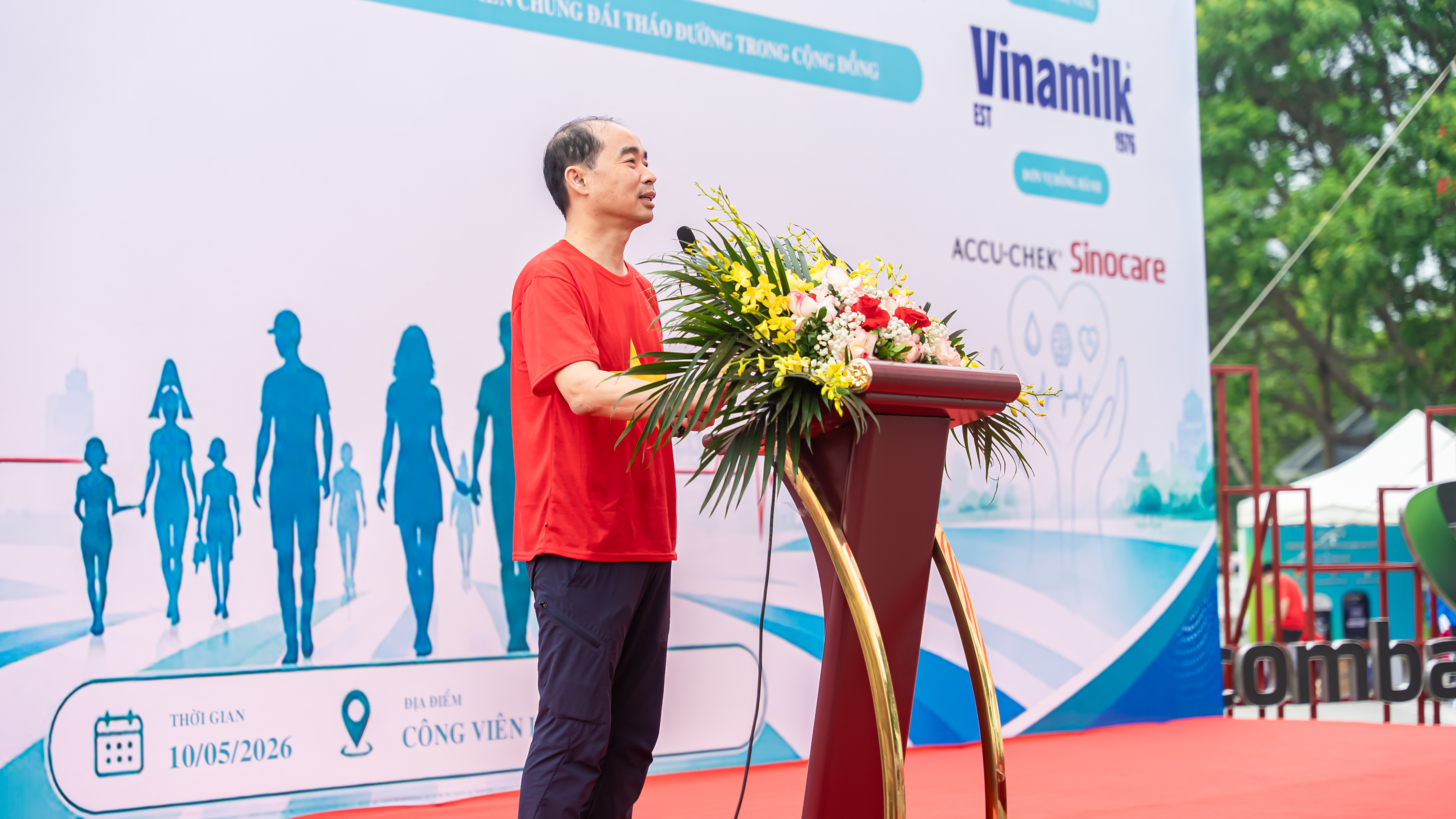 TS. BS. Nguyễn Đình Hưng – Phó giám đốc Sở Y tế Hà Nội – phát biểu tại chương trình “Ngàn bước chân – Triệu trái tim khỏe” (Ảnh: VN).
