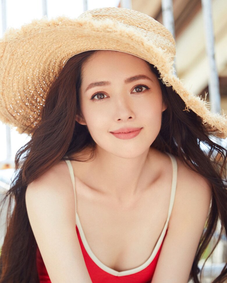 Các món rau củ luộc hoặc hấp luôn xuất hiện trong thực đơn giảm cân của Quách Bích Đình. Trong đó, củ cải trắng là thực phẩm được cô yêu thích nhờ ít calo nhưng giàu chất xơ, vitamin và khoáng chất, giúp no lâu, hỗ trợ tiêu hóa và làm đẹp da.