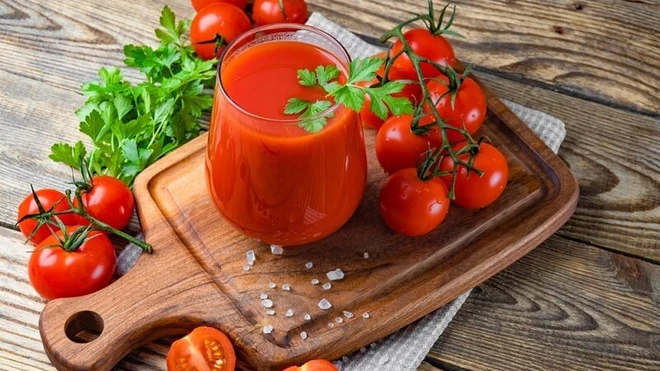 Lycopene trong cà chua được xem là chất chống oxy hóa mạnh, giúp hỗ trợ bảo vệ da trước tia UV và cải thiện tình trạng da xỉn màu.