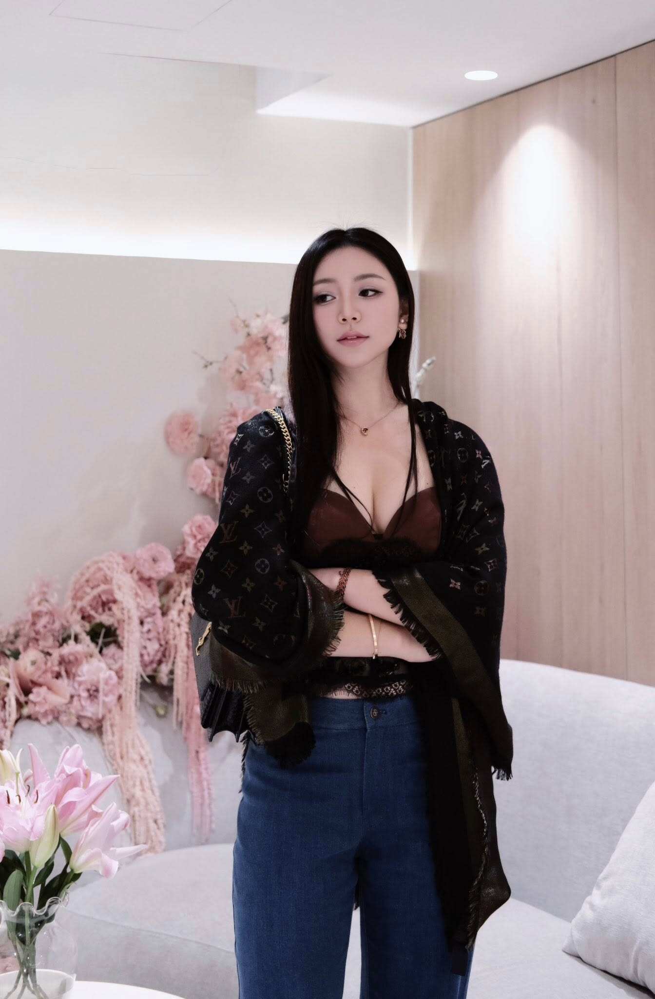 Mỹ nhân phim giờ vàng mặc xuyên thấu khoe da trắng nõn hút nghìn like, 31 tuổi được ca ngợi là amp;#34;thần tiên tỷ tỷamp;#34; - 8