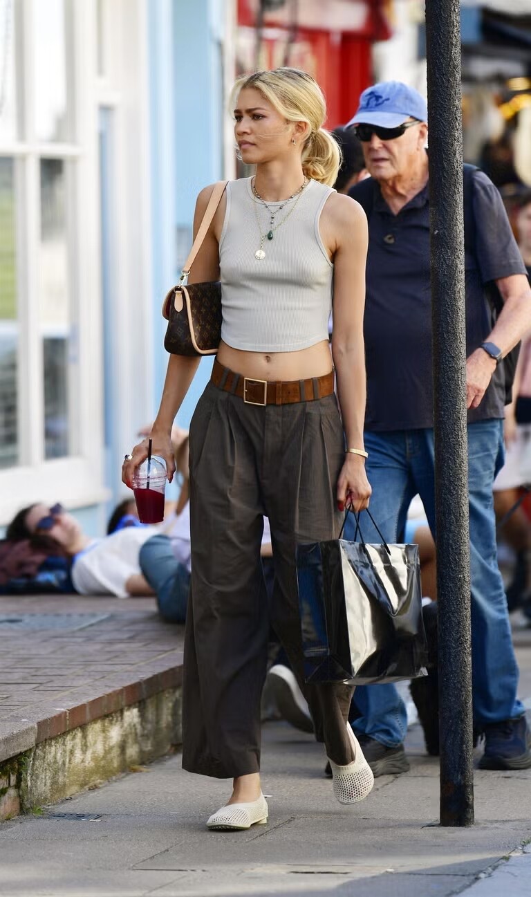 Phát sốt với trào lưu giày amp;#34;xuyên thấuamp;#34; nhẹ như không, đến amp;#34;dâu hào mônamp;#34; Tăng Thanh Hà, Đỗ Thị Hà cũng mê mẩn - 10