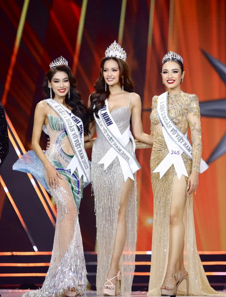 Năm 2022, vượt qua nhiều đối thủ nặng ký, Thủy Tiên xuất sắc đăng quang ngôi vị Á hậu 2 Hoa hậu Hoàn vũ Việt Nam.