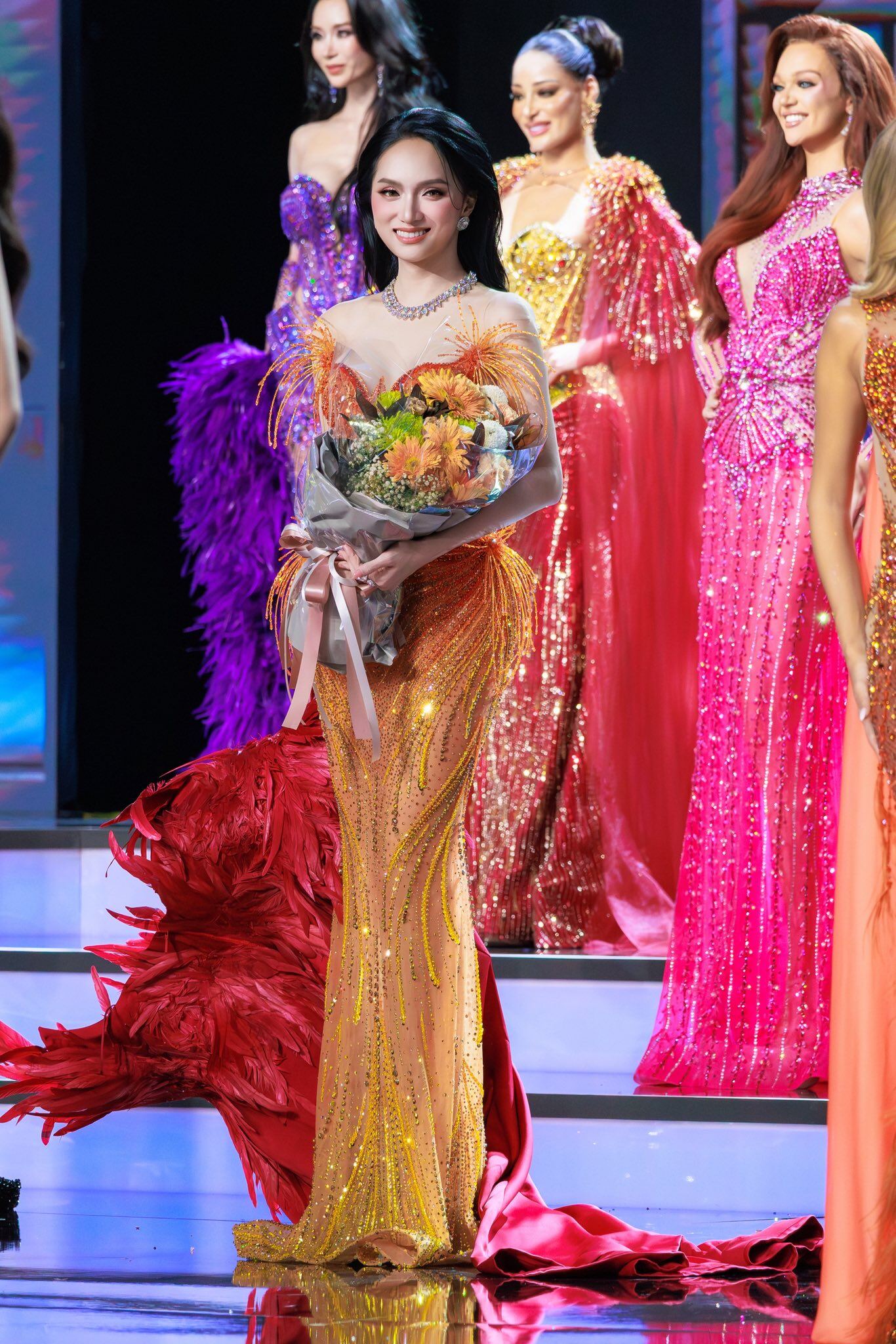 Hoa hậu Hương Giang nhận giải thưởng phụ tại Bán kết MGI All Stars.