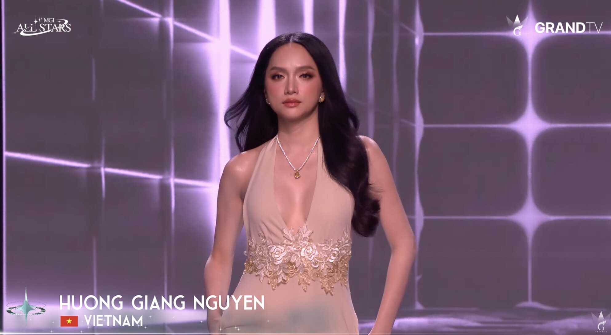 Hương Giang trình diễn bikini cực amp;#34;cháyamp;#34; tại Bán kết MGI All Stars, nhận điểm bất ngờ từ giám khảo Omar - 4