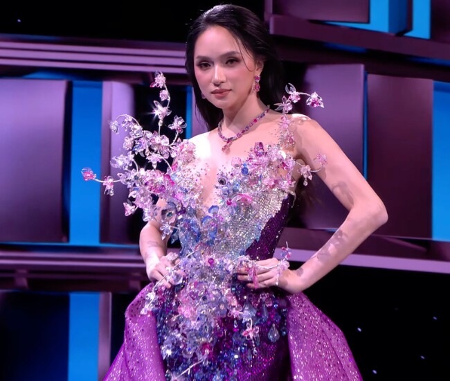 Hương Giang với thiết kế lộng lẫy trong phần thi Dạ hội Bán kết MGI All Stars.