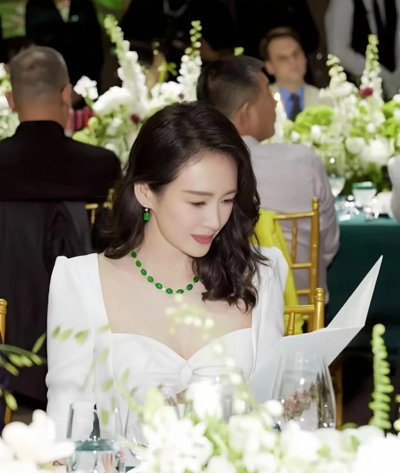 Bộ trang sức ngọc bích của Chương Tử Di: Càng nhìn càng thấy quyền quý, giá trị khó ước tính - 3