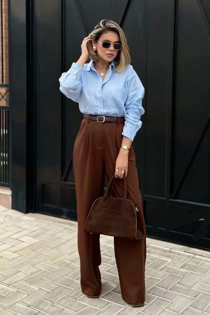 Áo sơ mi vốn mang vẻ ngoài chỉn chu, khi kết hợp với trang sức bản to sẽ trở nên cá tính hơn. Những chi tiết như vòng cổ lớn hoặc khuyên tai nổi bật giúp set đồ bớt an toàn, tạo điểm nhấn tinh tế mà vẫn giữ được sự thanh lịch.