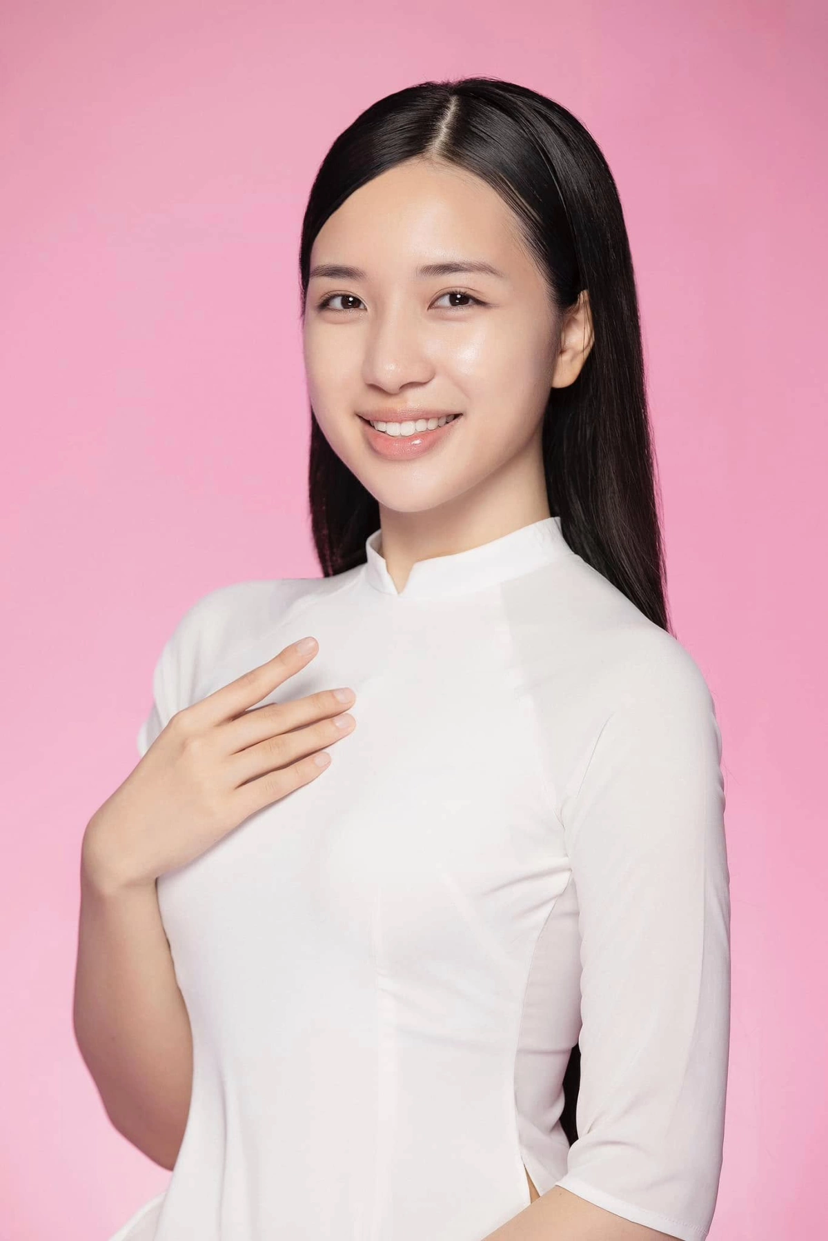 Mặt mộc ít khuyết điểm cùng nụ cười rạng rỡ của Giang Thanh.