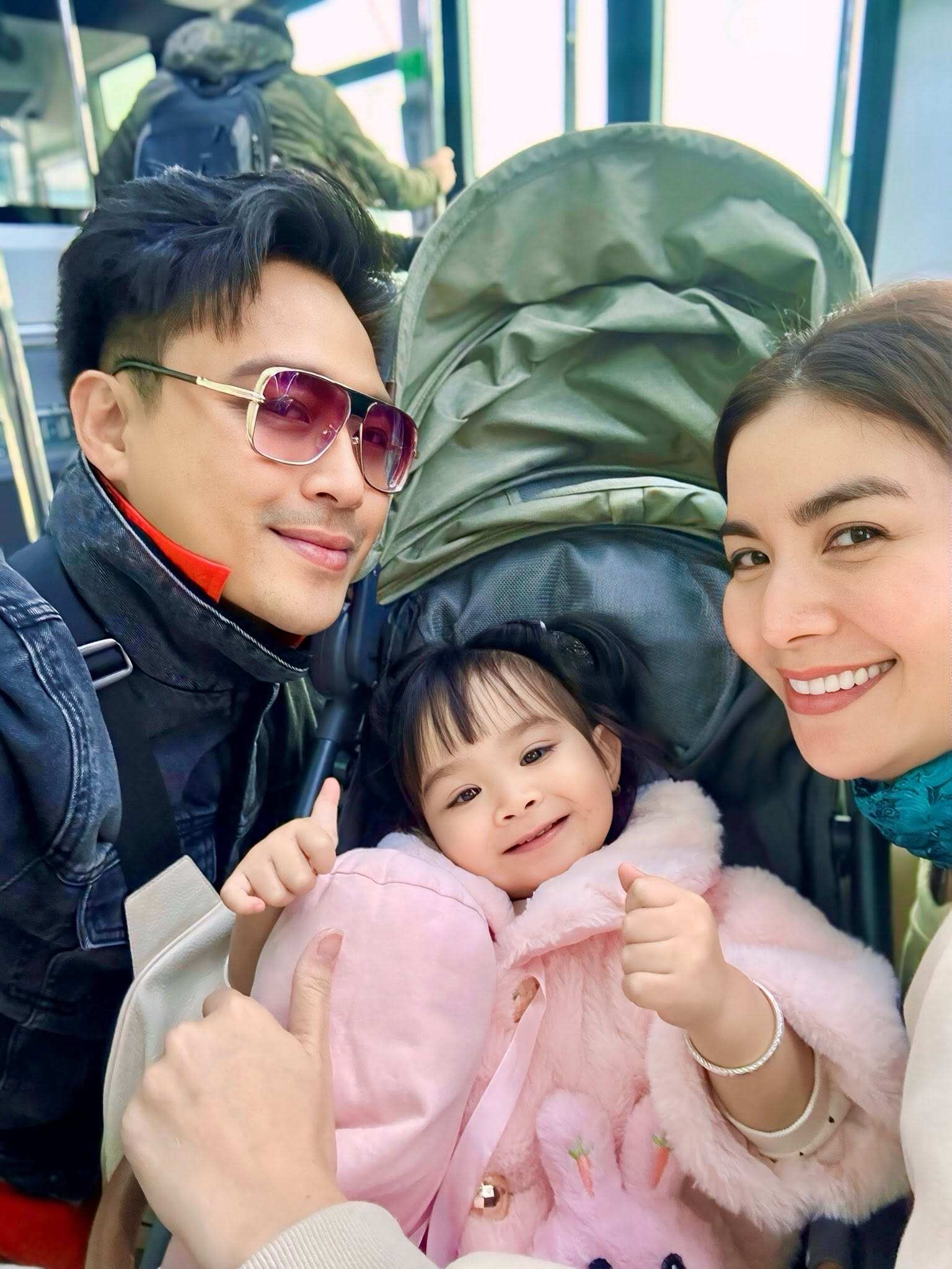 Từ khi lên chức bố mẹ, Kha Ly và Thanh Duy thường xuyên chia sẻ cuộc sống gia đình cùng những khoảnh khắc dễ thương của con gái đầu lòng.