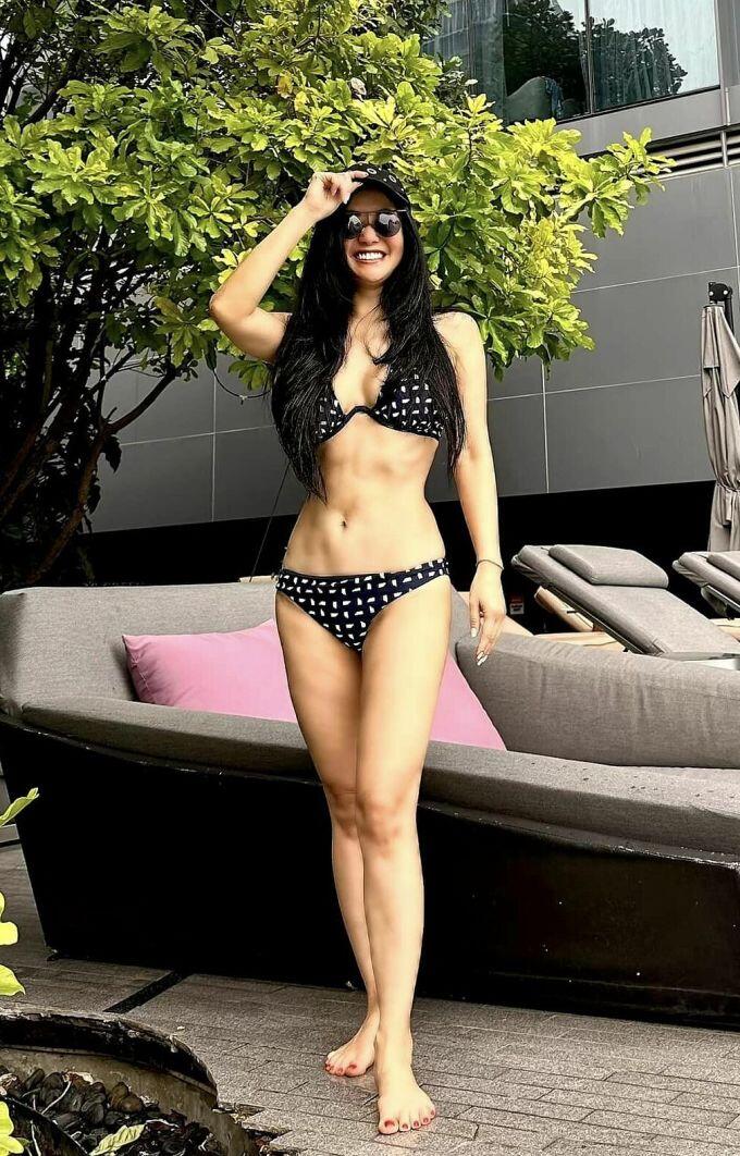 Dù đã bước sang tuổi 56, nữ diva vẫn sở hữu vóc dáng cân đối, săn chắc. Những hình ảnh diện bikini của cô thường nhận nhiều lời khen từ khán giả.