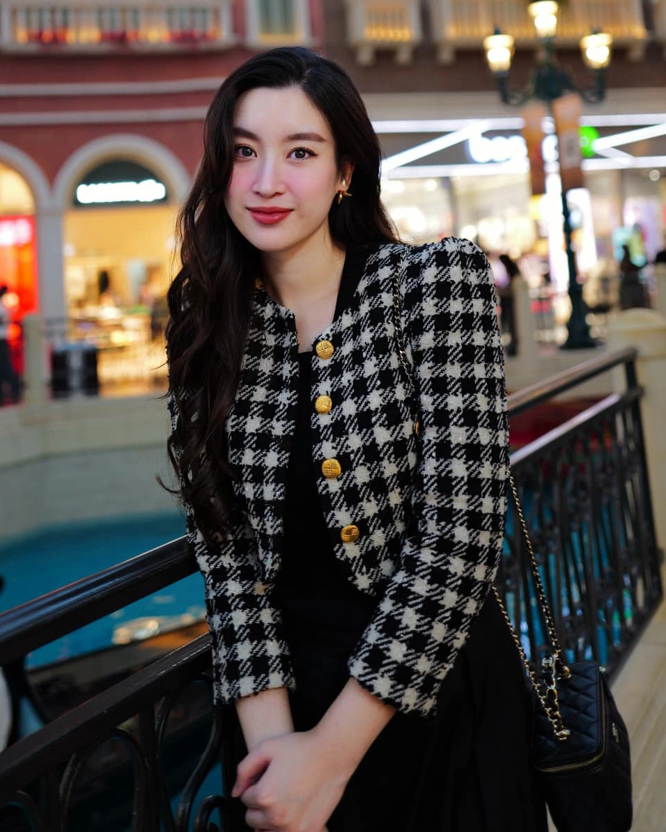 Kiểu áo khoác cứ mặc là đẹp đang được hội chị em thi nhau sưu tầm, đến cả amp;#34;dâu hào mônamp;#34; cũng phải mê - 5