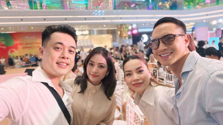 Vợ chồng Dương Khắc Linh giữ mối quan hệ thân thiết, gắn bó với Hồ Ngọc Hà suốt nhiều năm qua.