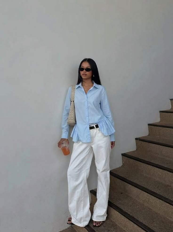 Áo sơ mi kết hợp với barrel pants mang lại vẻ ngoài thanh lịch nhưng không nhàm chán. Thiết kế quần độc đáo giúp set đồ trở nên thú vị hơn. Khi sơ vin gọn gàng, tổng thể sẽ chỉn chu, phù hợp cả đi làm lẫn những dịp cần sự lịch sự.