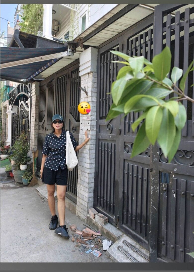 Hoa hậu Hoàn vũ Việt Nam 2017 vừa thông báo mua nhà tại TP.HCM để tặng con gái.