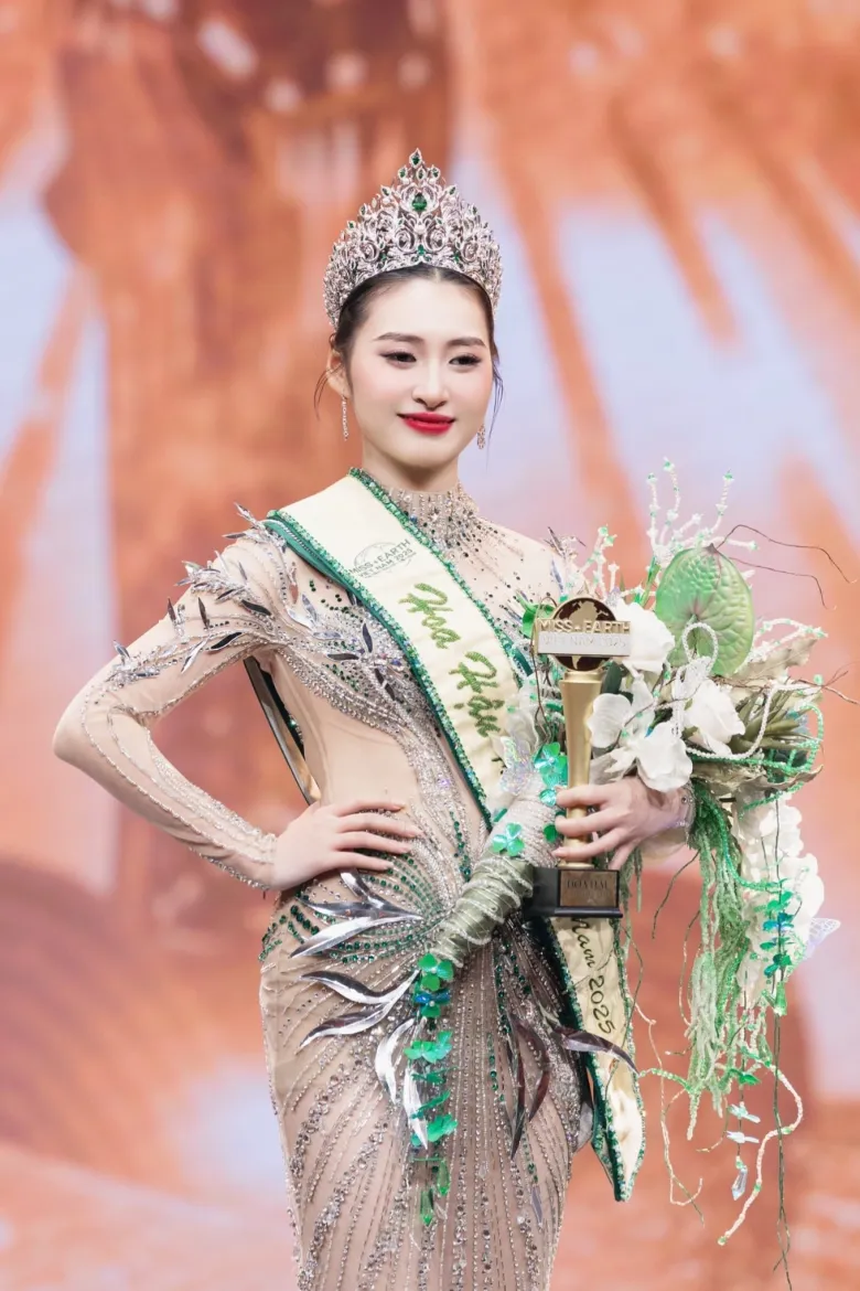Hoa hậu Ngô Thị Trâm Anh từ chối cơ hội thi Miss Earth vì bận rộn với lịch trình học.