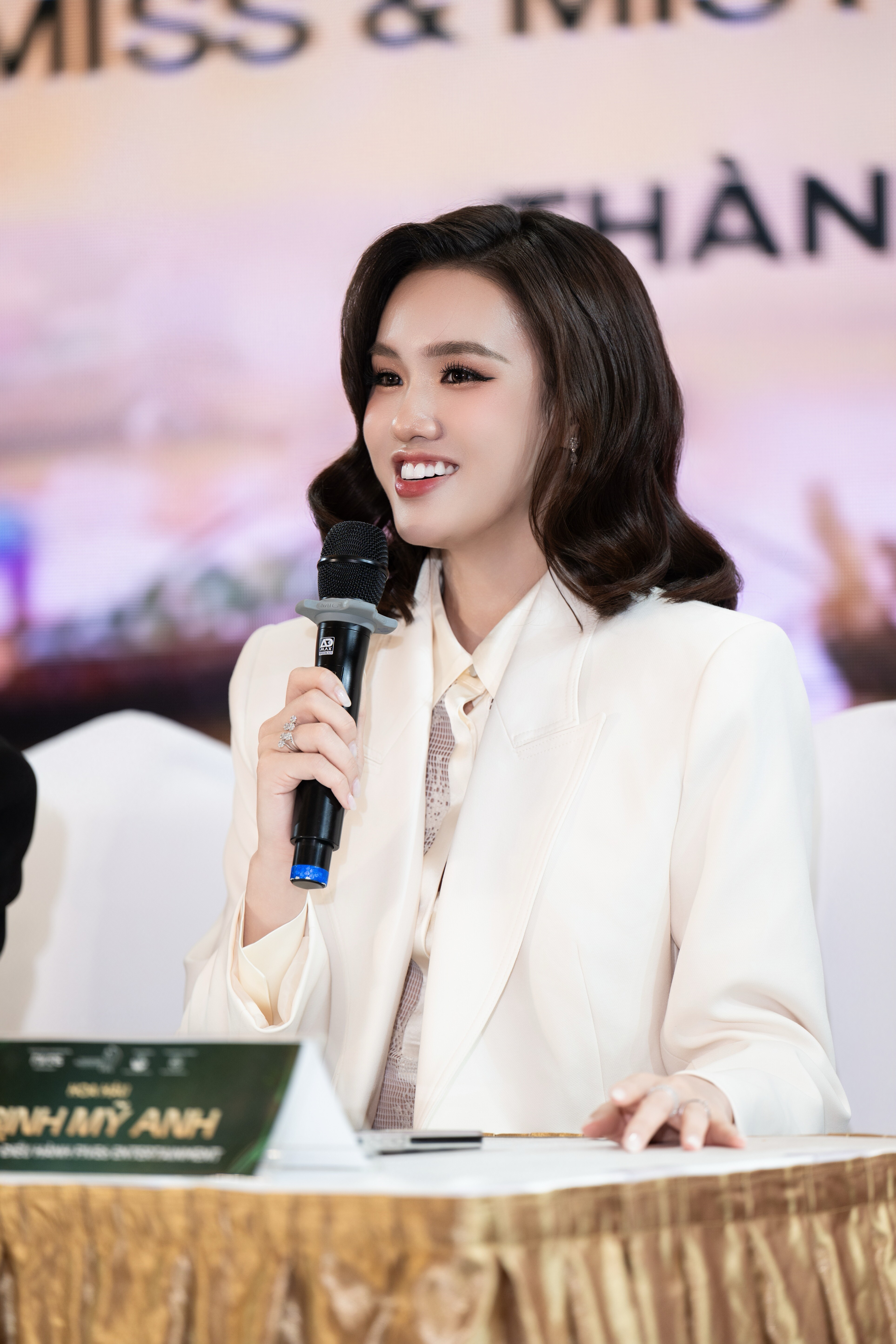 Hoa hậu Trịnh Mỹ Anh được bổ nhiệm trở thành giám đốc điều hành ở tuổi 23.