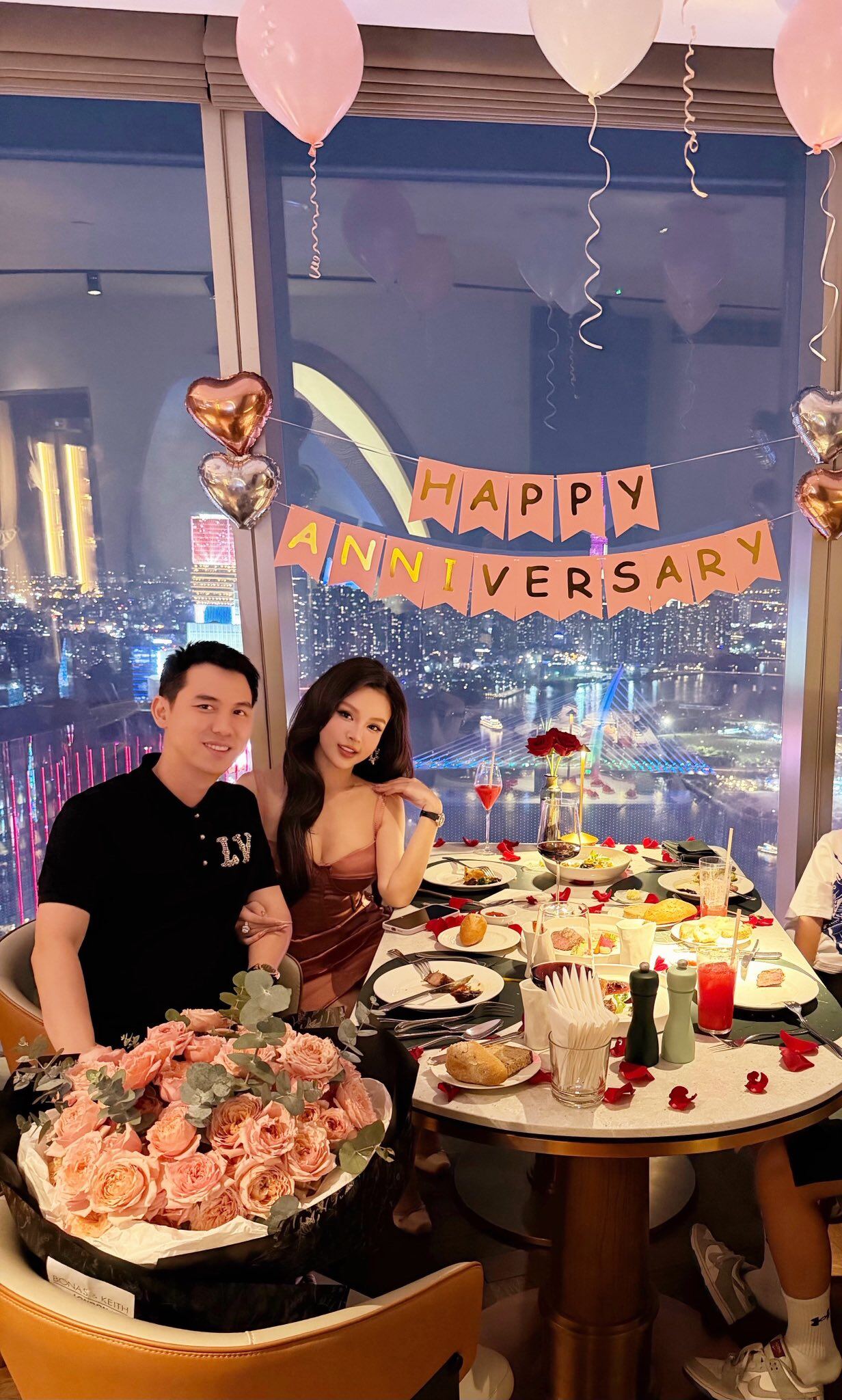 Huyền Baby vừa kỷ niệm 13 năm ngày cưới với doanh nhân Quang Huy.