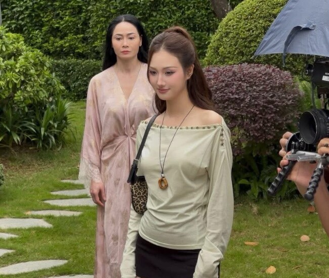 Hoàng Khánh Ly thu hút sự quan tâm và yêu thích từ người hâm mộ khi đảm nhận vai Diễm trong Bước Chân Vào Đời.